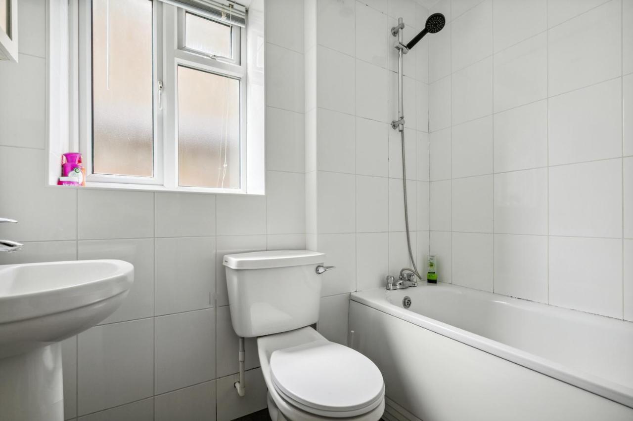 Cozy Wimbledon Apartment 런던 외부 사진