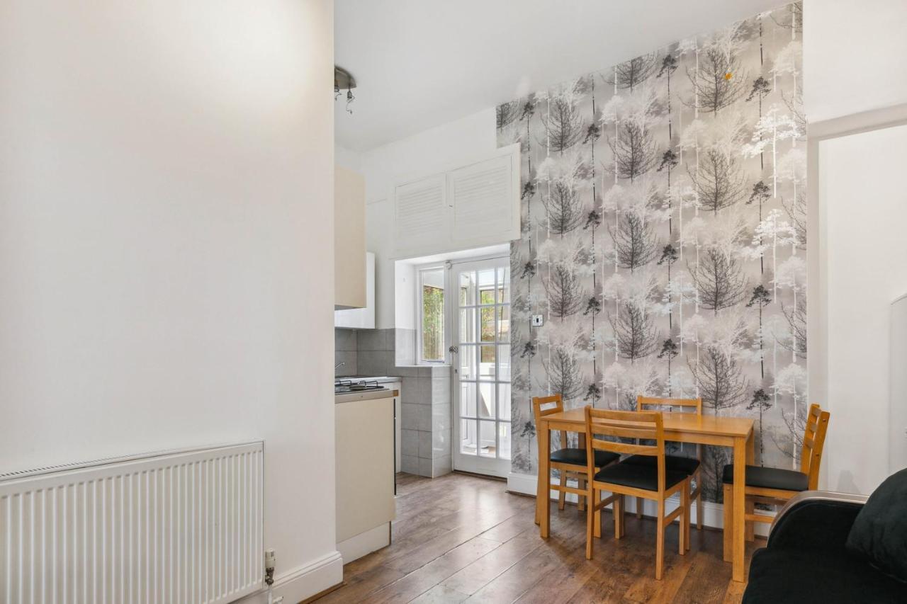Cozy Wimbledon Apartment 런던 외부 사진