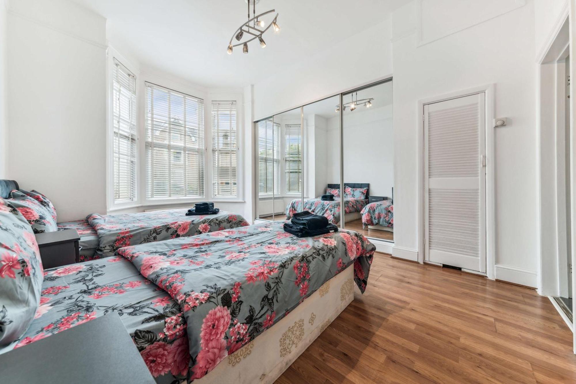 Cozy Wimbledon Apartment 런던 외부 사진
