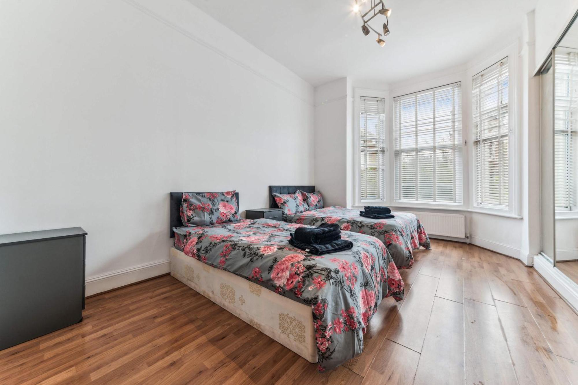 Cozy Wimbledon Apartment 런던 외부 사진